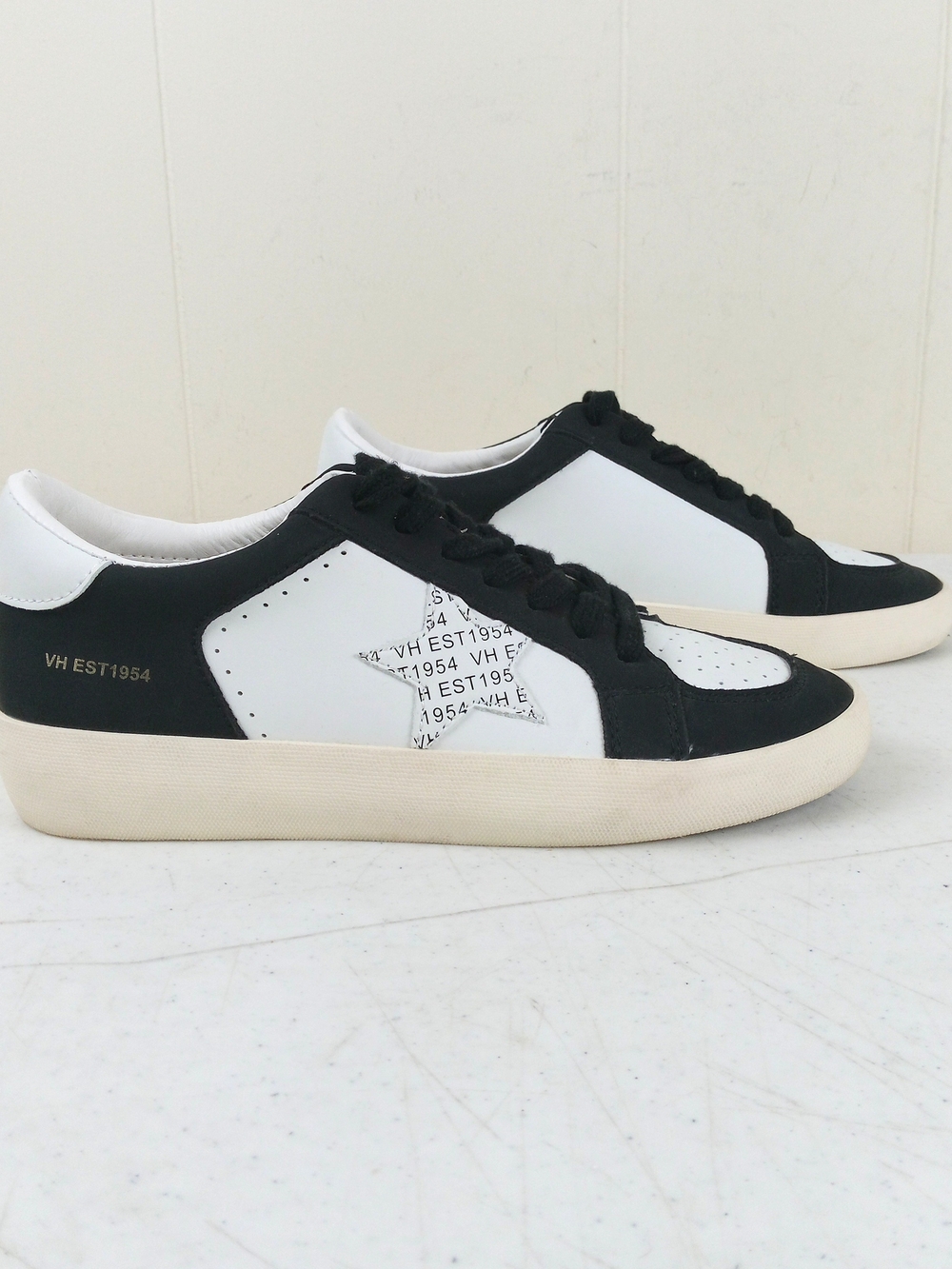 Vintage Havana Black and White Low-Top Star Sneakers Women Size 7.5 Lace Up